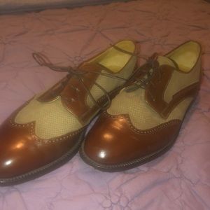 Men’s Mezlan wingtip dress shoes. Two tone brown leather with taupe suede.